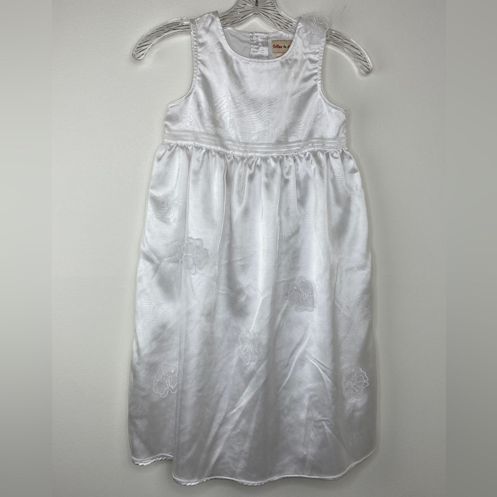 White Sleeveless Satin‎ Floral Embroidered Girls Dress With Back Buttons size 6